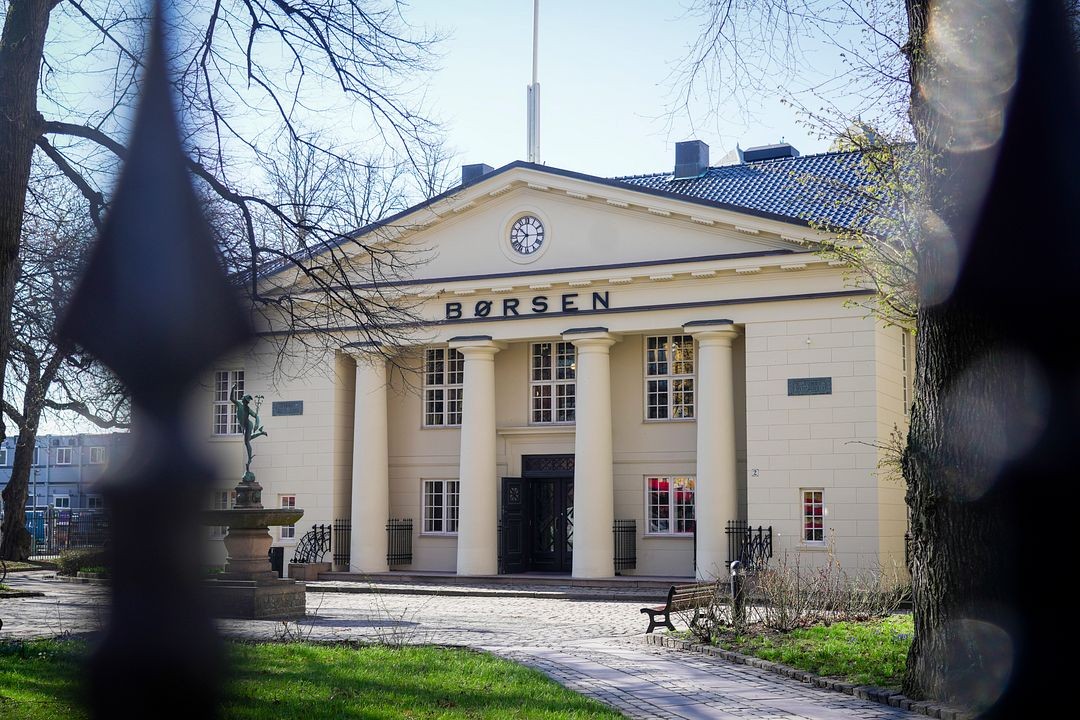 Oslo Børs i ny rekord: Sterke kvartalstall og etiske dilemmaer i næringslivet